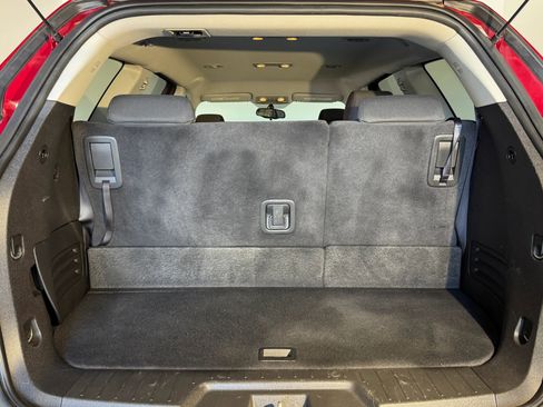 Used 2012 Chevrolet Traverse LT image 12