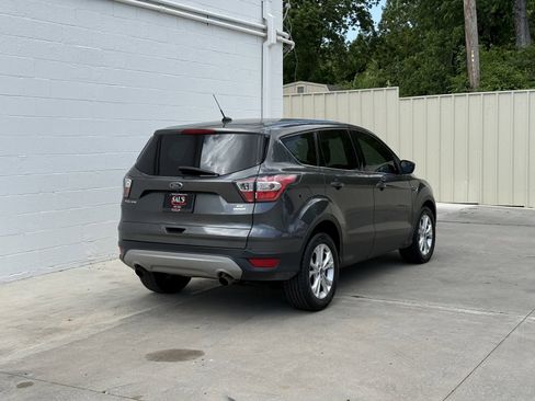 Used 2017 Ford Escape SE FWD image 8