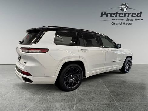Used 2025 Jeep Grand Cherokee L Summit AWD/4WD image 17