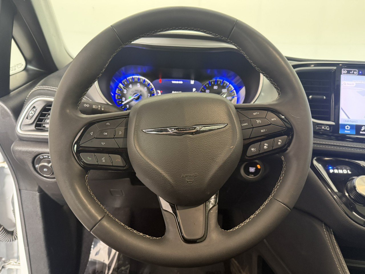 Used 2025 Chrysler Pacifica Limited FWD image 22