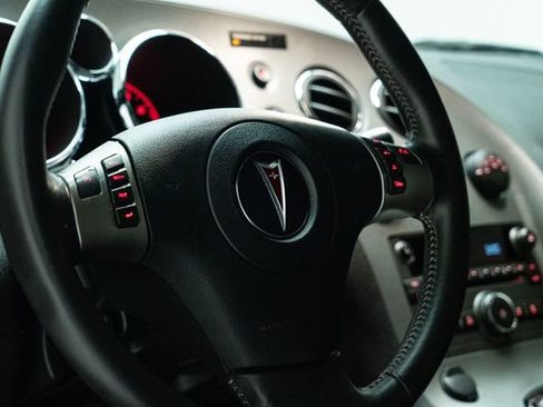 Used 2009 Pontiac Solstice GXP image 23