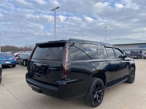 Used 2019 GMC Yukon XL SLT image 4