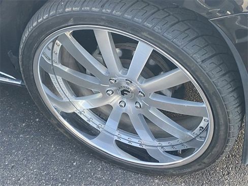 Used 2019 Cadillac Escalade ESV Premium Luxury image 4