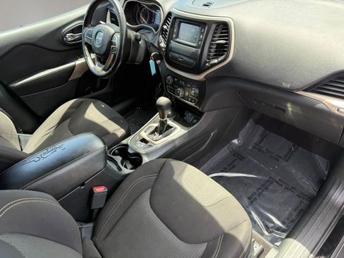 Used 2017 Jeep Cherokee Latitude AWD/4WD image 27