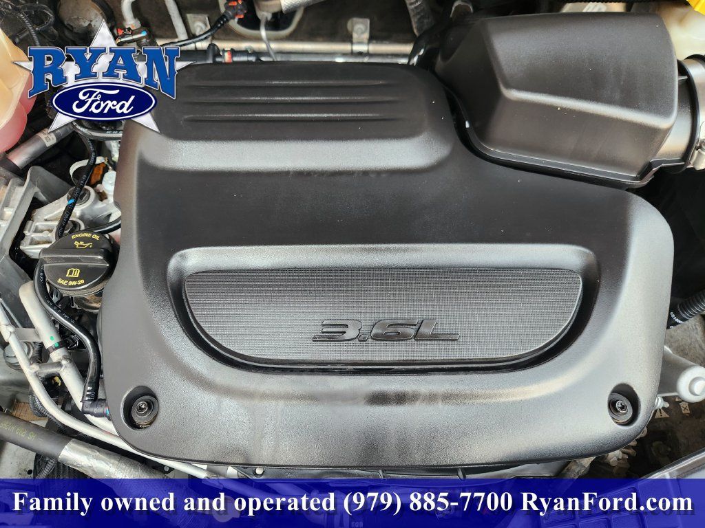 Used 2024 Chrysler Pacifica Touring-L FWD image 24