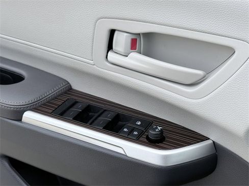 Certified 2024 Toyota Sienna LE image 35