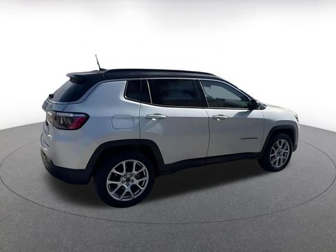 Used 2025 Jeep Compass Limited image 14