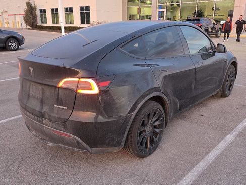 Used 2024 Tesla Model Y Long Range image 16