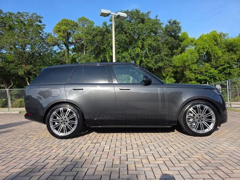 Used 2024 Land Rover Range Rover SE AWD/4WD image 12