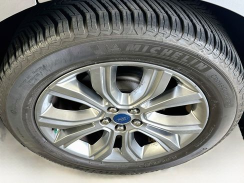 Used 2020 Ford Edge Titanium FWD image 11