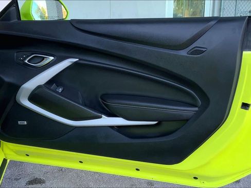 Used 2021 Chevrolet Camaro LT w/ Technology Package image 22