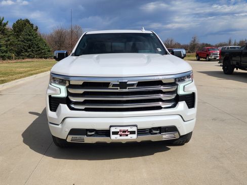 Used 2025 Chevrolet Silverado 1500 High Country w/ Technology Package image 2