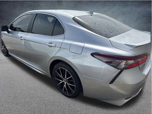 Used 2023 Toyota Camry SE FWD image 3