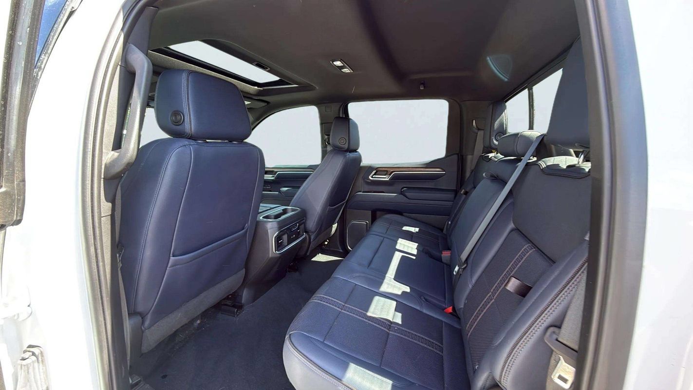 Used 2023 Chevrolet Silverado 1500 High Country w/ High Country Premium Package AWD/4WD image 19