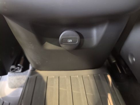 Used 2022 Volvo XC60 B5 Momentum w/ Advanced Package image 36