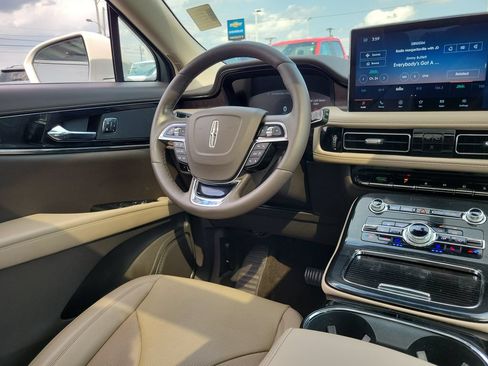 Certified 2023 Lincoln Nautilus Reserve AWD/4WD image 13