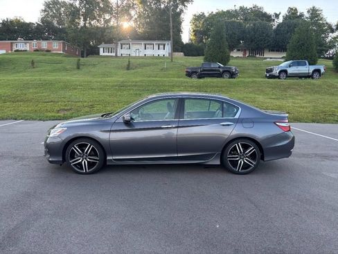 Used 2017 Honda Accord Touring image 8