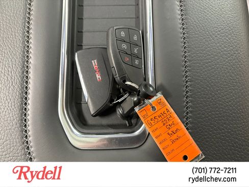Used 2024 GMC Yukon Denali w/ Advanced Technology Package AWD/4WD image 22