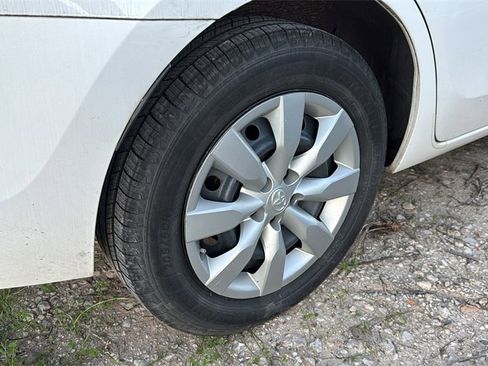 Used 2015 Toyota Corolla LE image 6