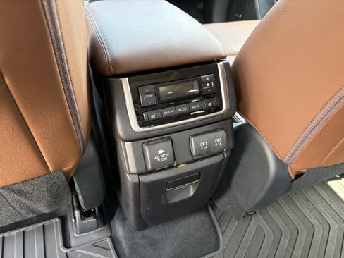 Used 2022 Subaru Ascent Touring w/ Popular Package #2A AWD/4WD image 32