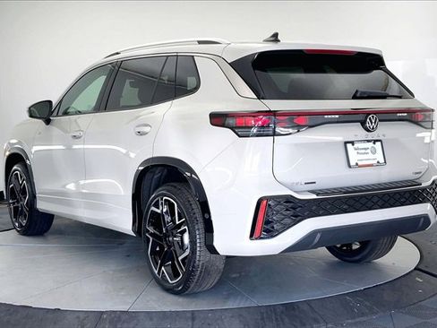 New 2026 Volkswagen Tiguan SEL R-Line image 4