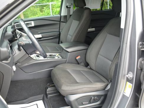 Used 2022 Ford Explorer XLT AWD/4WD image 9