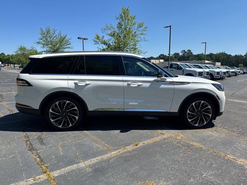 New 2026 Lincoln Aviator Reserve w/ Luxury Package AWD/4WD image 4