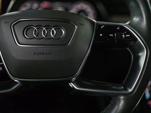 Used 2022 Audi e-tron Premium Plus image 22