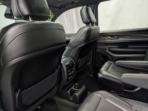 Used 2024 Jeep Grand Cherokee L Limited w/ Black Appearance Package AWD/4WD image 13