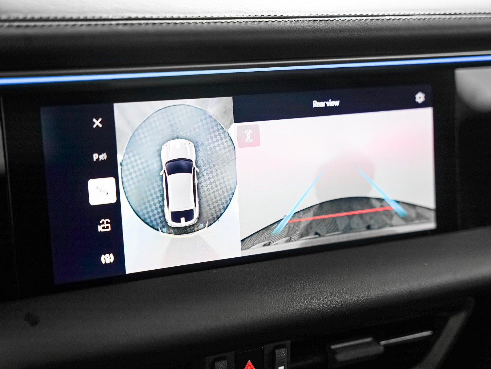 Certified 2025 Porsche Macan 4 Electric AWD/4WD image 23