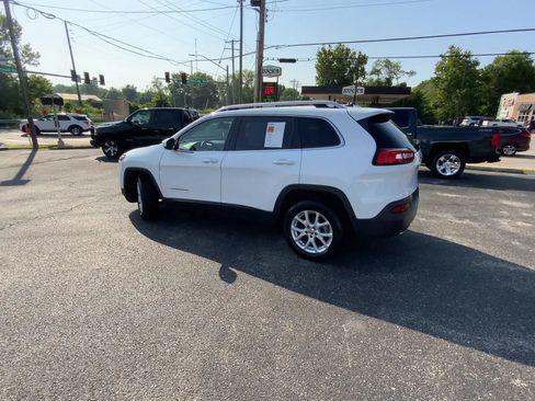 Used 2018 Jeep Cherokee Latitude Plus FWD image 7