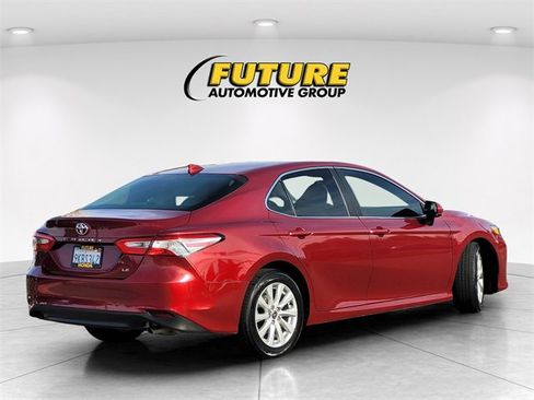 Used 2020 Toyota Camry LE image 4