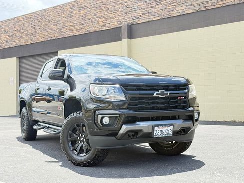 Used 2021 Chevrolet Colorado Z71 w/ Z71 Midnight Edition AWD/4WD image 2