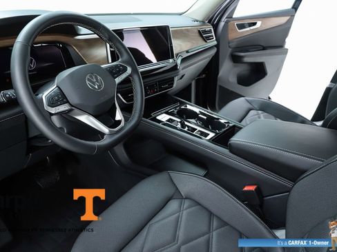 Used 2025 Volkswagen Atlas SE w/ Panoramic Sunroof Package image 19