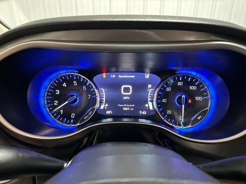 Used 2023 Chrysler Pacifica Touring-L FWD image 22