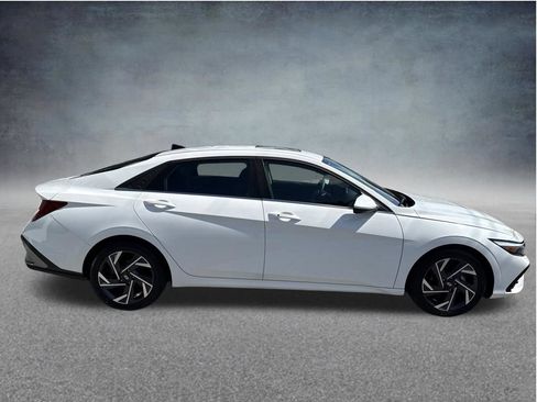 Used 2025 Hyundai Elantra SEL FWD image 6