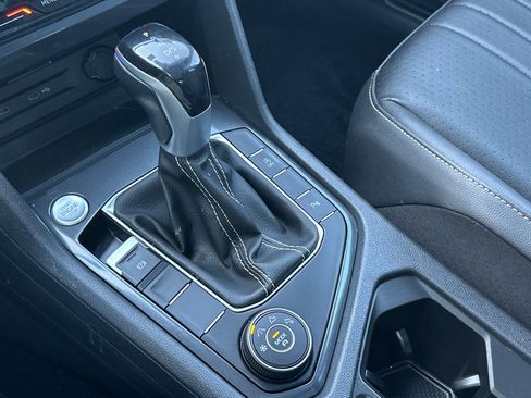 Certified 2024 Volkswagen Tiguan SE R-Line image 21