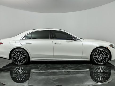 Used 2022 Mercedes-Benz S 580 4MATIC Sedan w/ AMG Line Package image 10