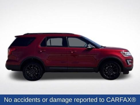 Used 2017 Ford Explorer XLT w/ Equipment Group 202A AWD/4WD image 2