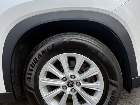 Used 2025 Toyota Grand Highlander AWD image 13