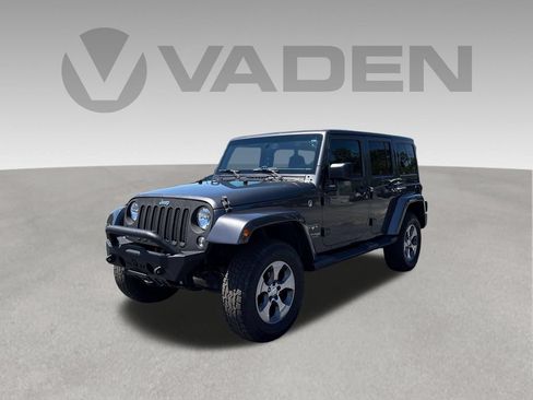 Used 2018 Jeep Wrangler Unlimited Sahara w/ Connectivity Group AWD/4WD image 1