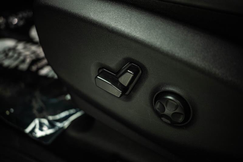Used 2025 Chrysler Pacifica Select FWD image 16