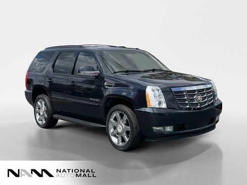 Used 2013 Cadillac Escalade Luxury AWD/4WD image 7