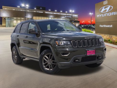 Used 2016 Jeep Grand Cherokee Laredo 75th Anniversary AWD/4WD image 3