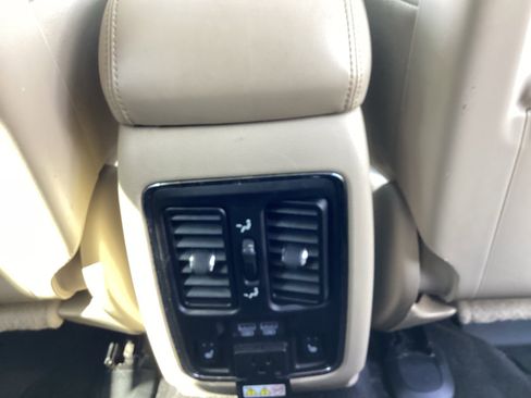 Used 2017 Jeep Grand Cherokee Limited image 32