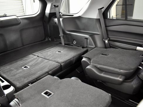 Used 2023 Ford Explorer Limited w/ Limited Technology Package image 33