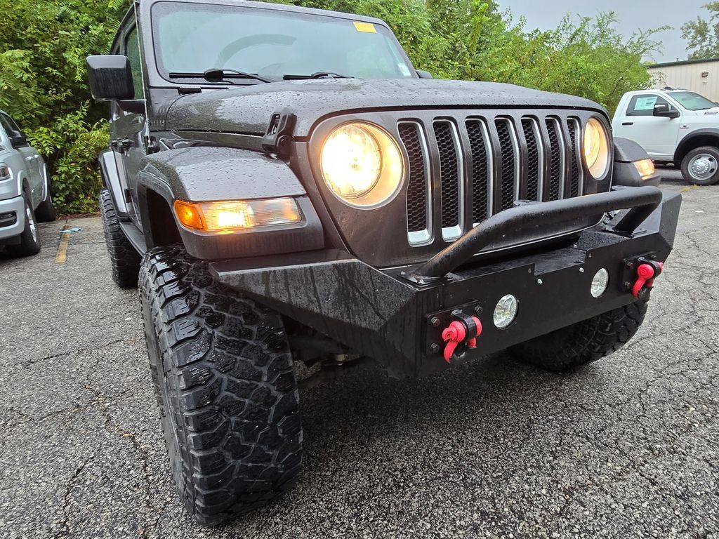 Used 2018 Jeep Wrangler Unlimited Sahara w/ Cold Weather Group AWD/4WD image 12