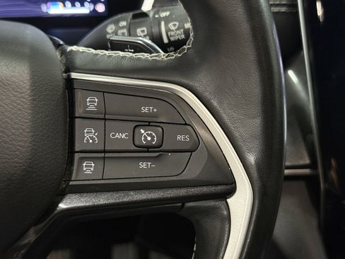 Used 2021 Jeep Grand Cherokee L Laredo image 17