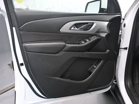 Used 2021 Chevrolet Traverse LT image 27