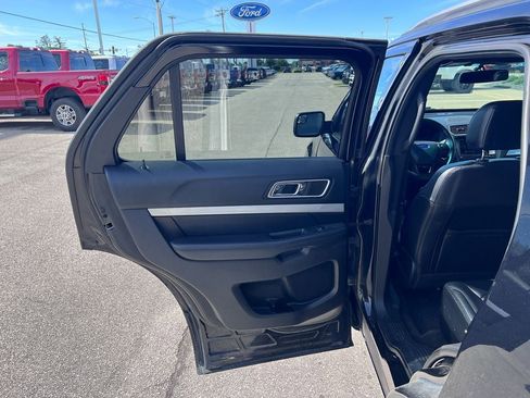 Used 2016 Ford Explorer XLT w/ Equipment Group 202A AWD/4WD image 14